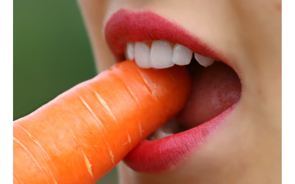 Trồng c&agrave; rốt trong nh&agrave; k&iacute;nh